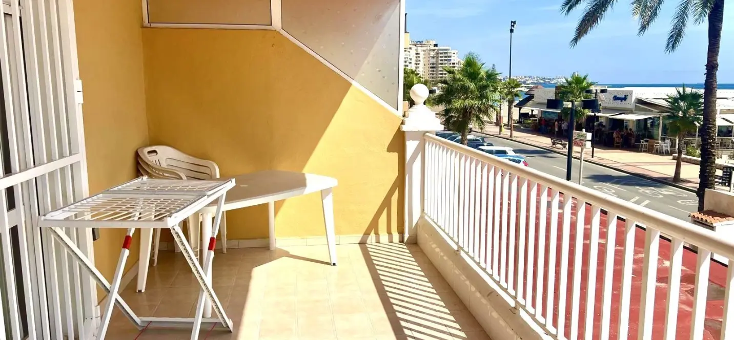 Venta de apartamento en planta media en Fuengirola 2