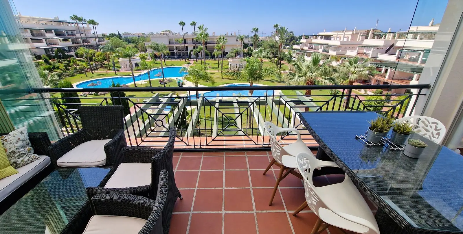 Sale of penthouse in Nueva Andalucía 2