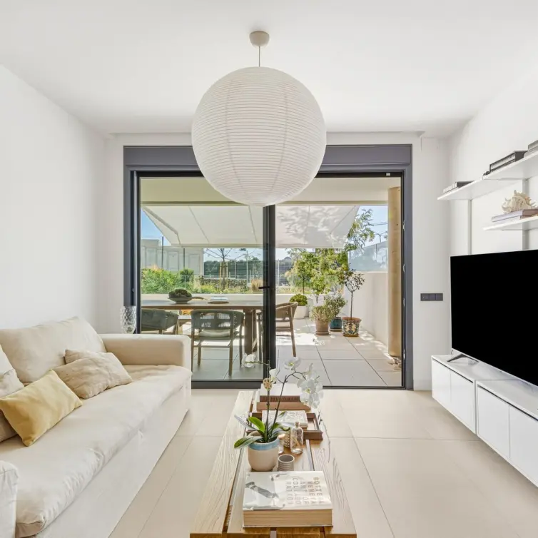 Sale of ground floor apartment in Altos de los Monteros