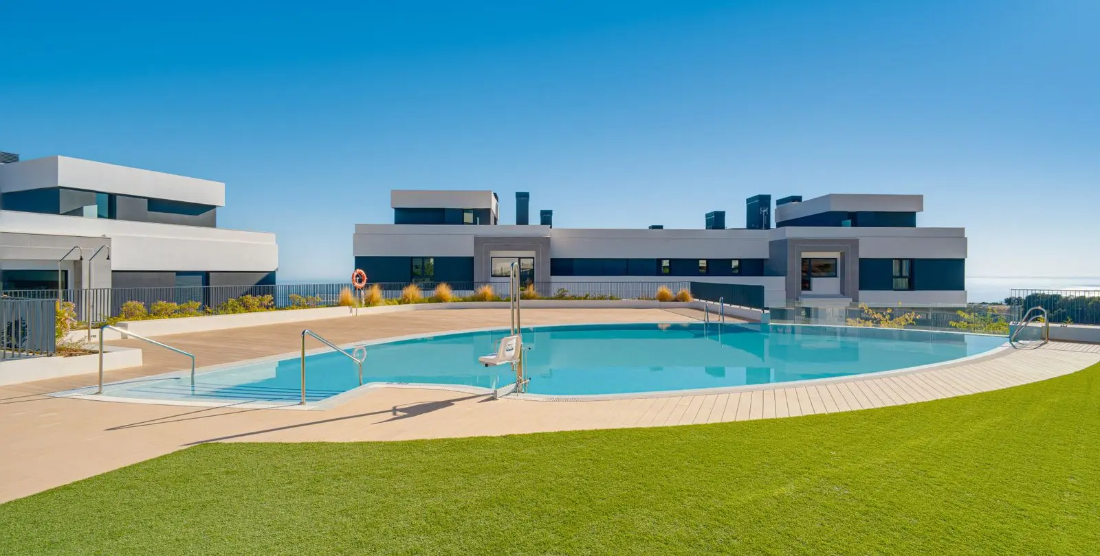 Sale of ground floor apartment in Altos de los Monteros 33