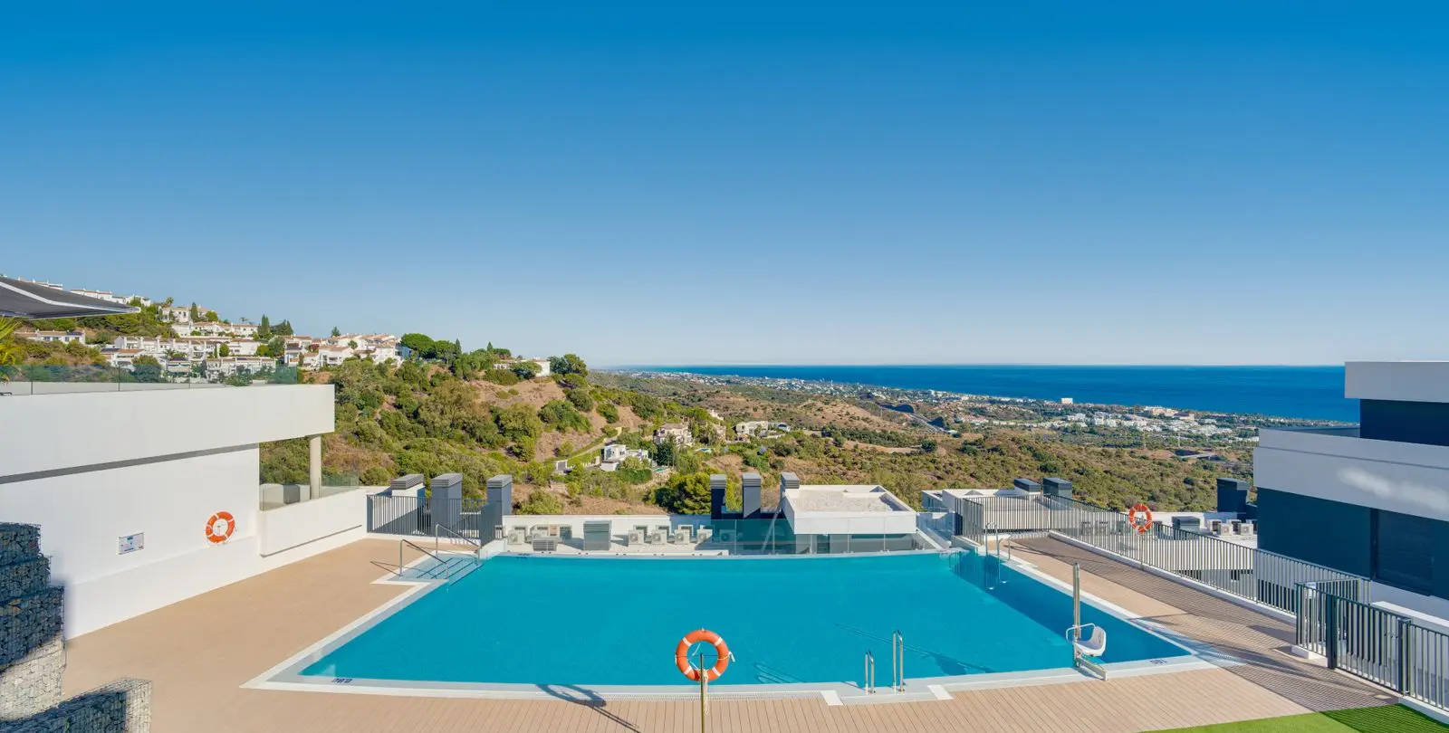 Sale of ground floor apartment in Altos de los Monteros 38