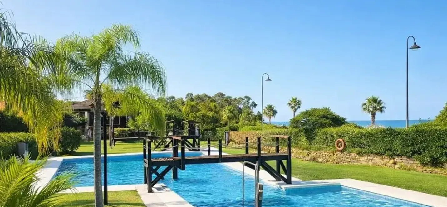 Продажа апартаментов на среднем этаже в Estepona 1