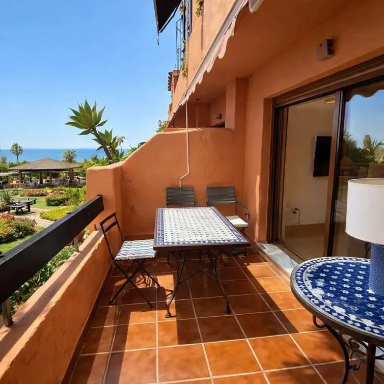 Продажа апартаментов на среднем этаже в Estepona