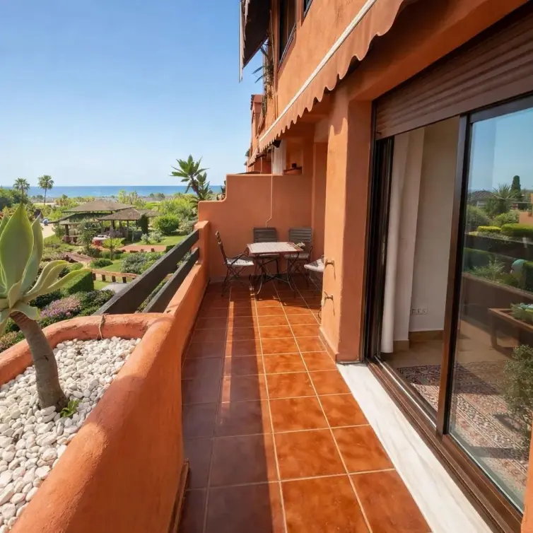 Продажа апартаментов на среднем этаже в Estepona