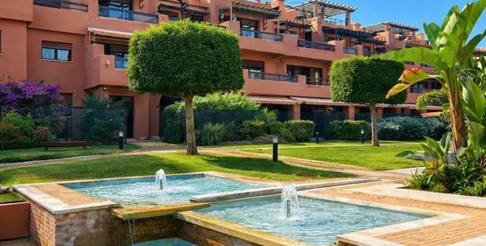 Venta de apartamento en planta media en Estepona 10
