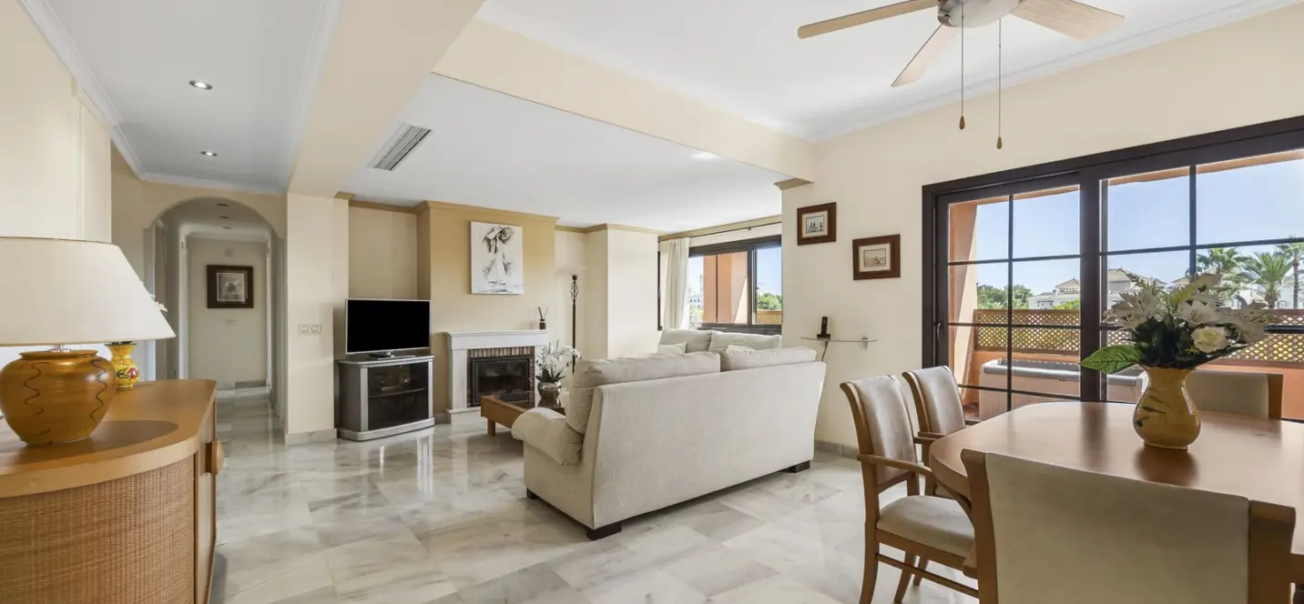 Продажа двухуровневого пентхауса в Estepona 1