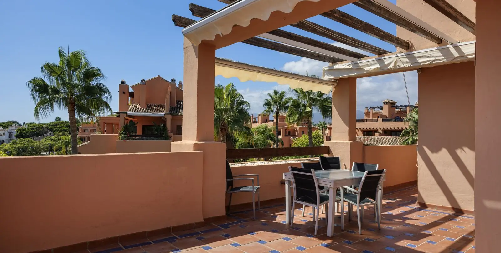 Продажа двухуровневого пентхауса в Estepona 3