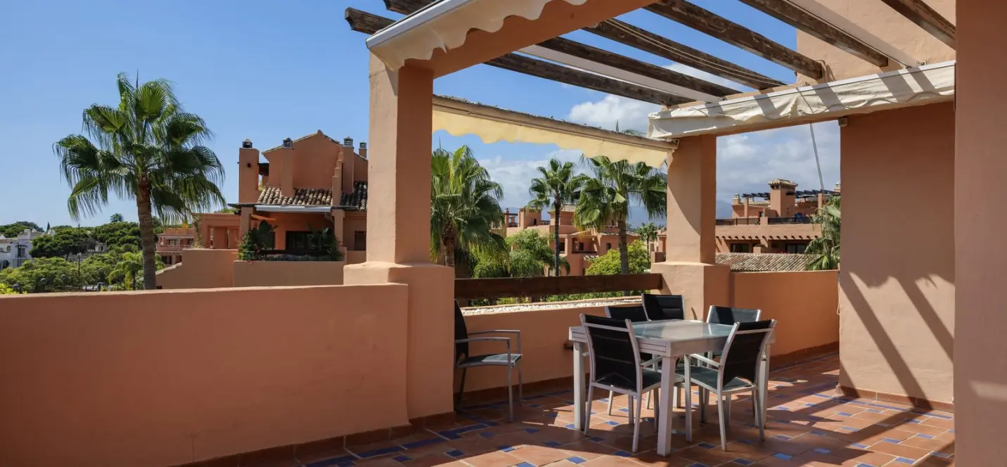 Продажа двухуровневого пентхауса в Estepona 2