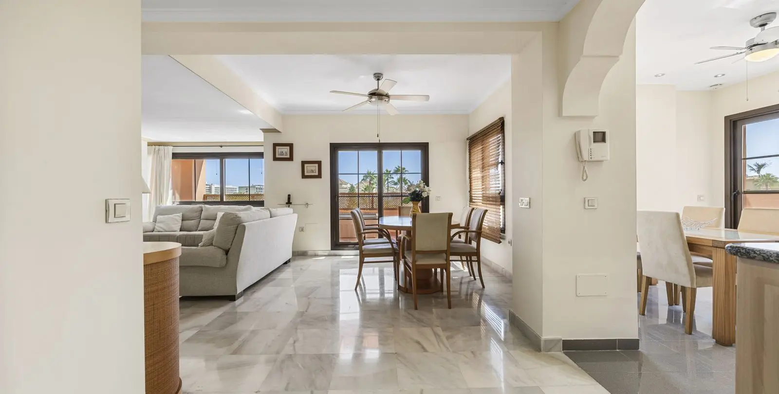 Продажа двухуровневого пентхауса в Estepona 5