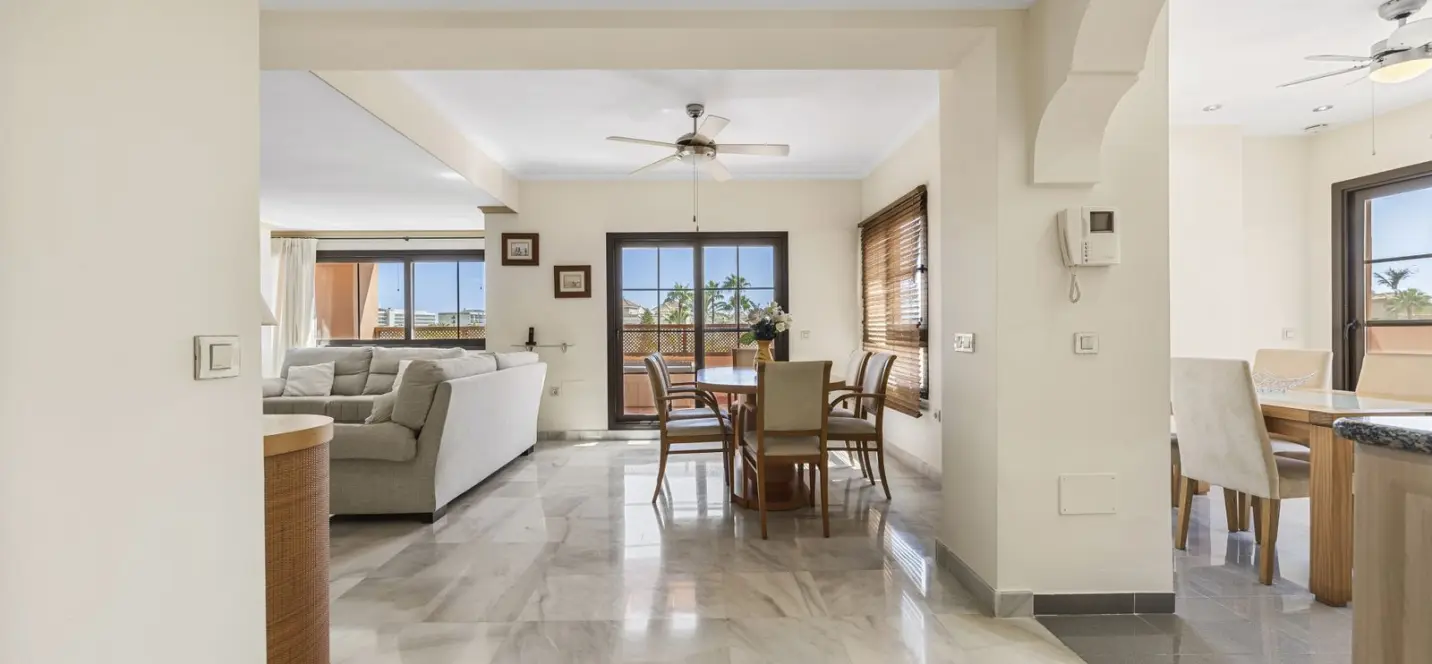 Продажа двухуровневого пентхауса в Estepona 4