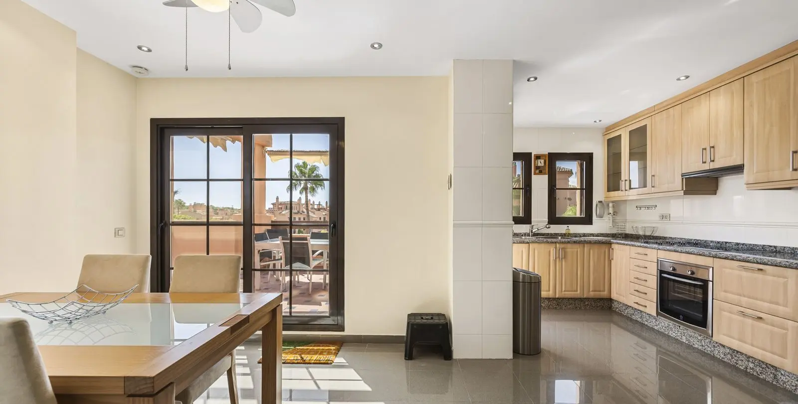Продажа двухуровневого пентхауса в Estepona 11