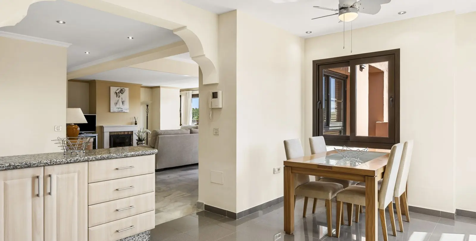 Продажа двухуровневого пентхауса в Estepona 12