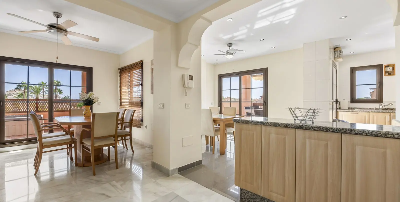 Продажа двухуровневого пентхауса в Estepona 13