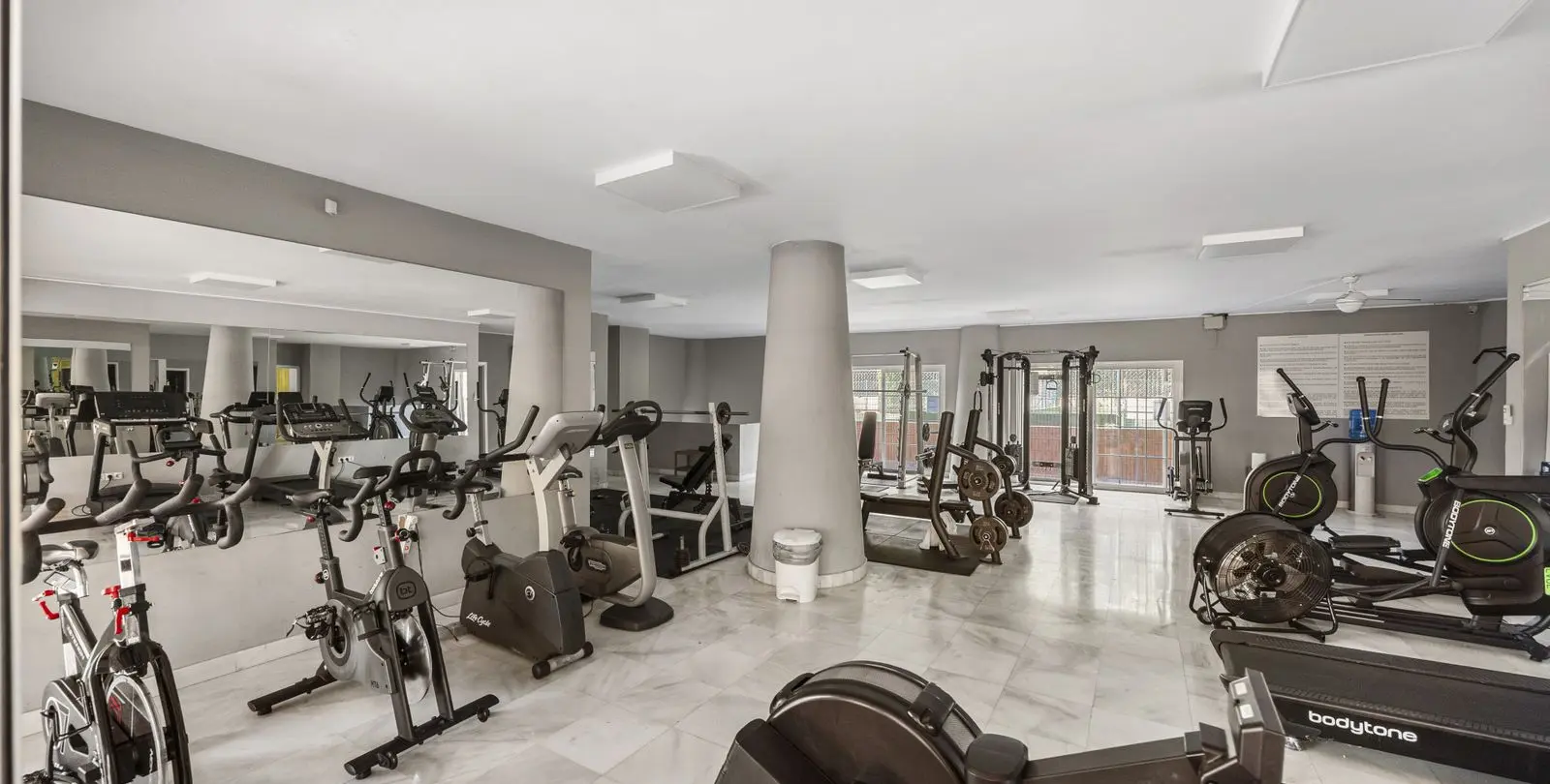 Продажа двухуровневого пентхауса в Estepona 25