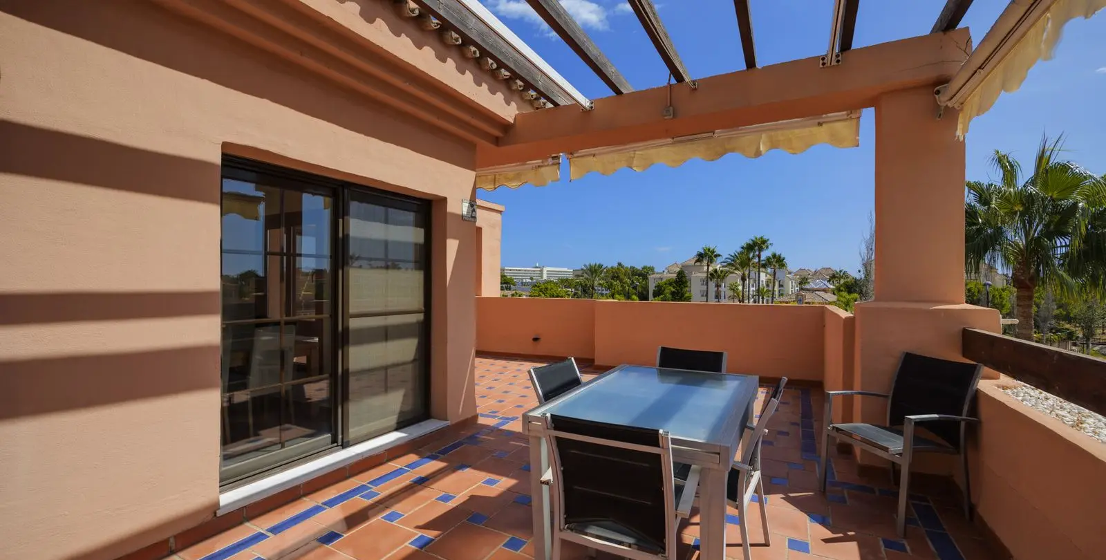 Продажа двухуровневого пентхауса в Estepona 29