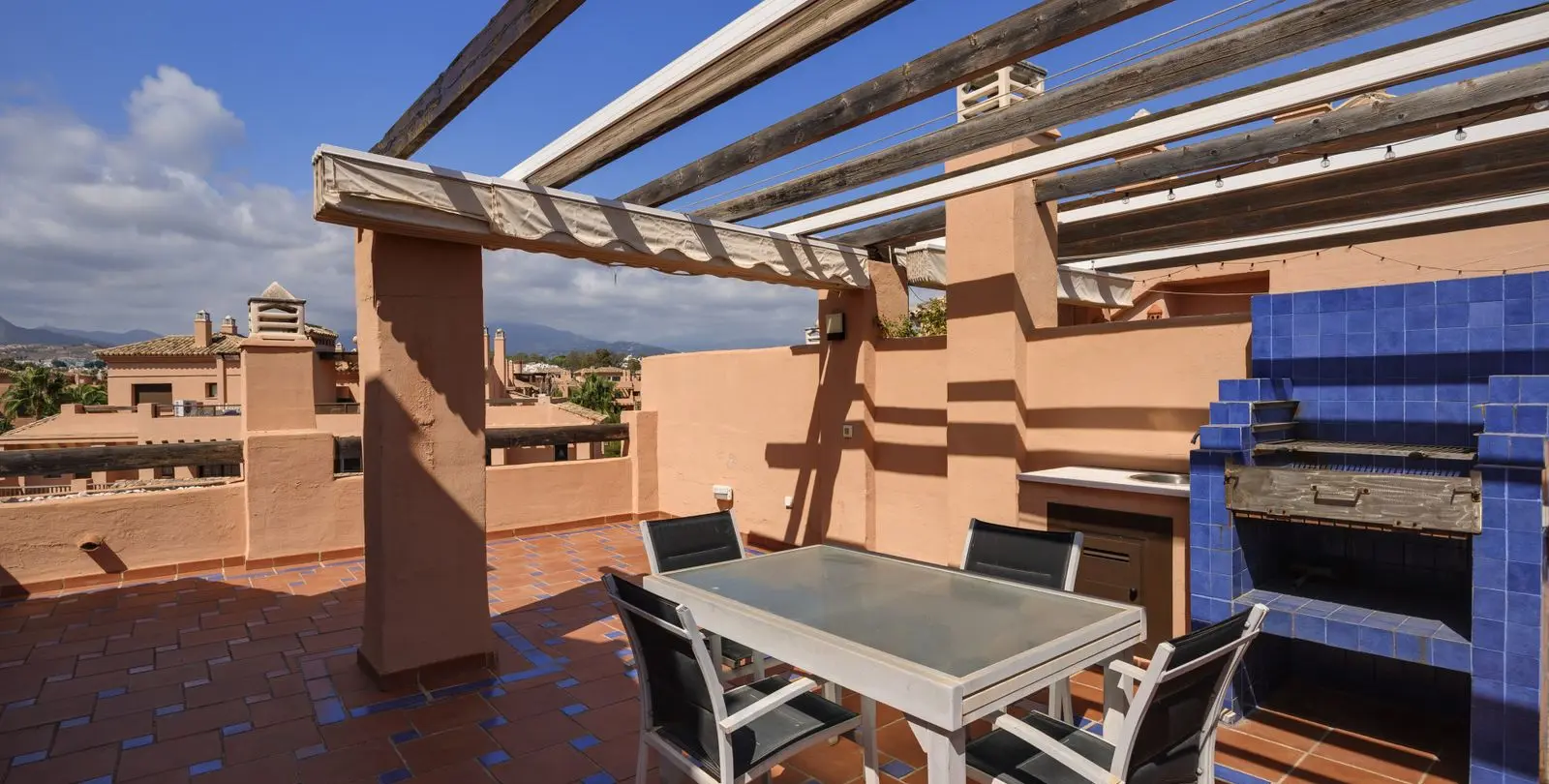 Продажа двухуровневого пентхауса в Estepona 30