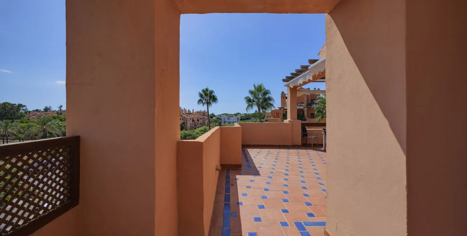 Продажа двухуровневого пентхауса в Estepona 32