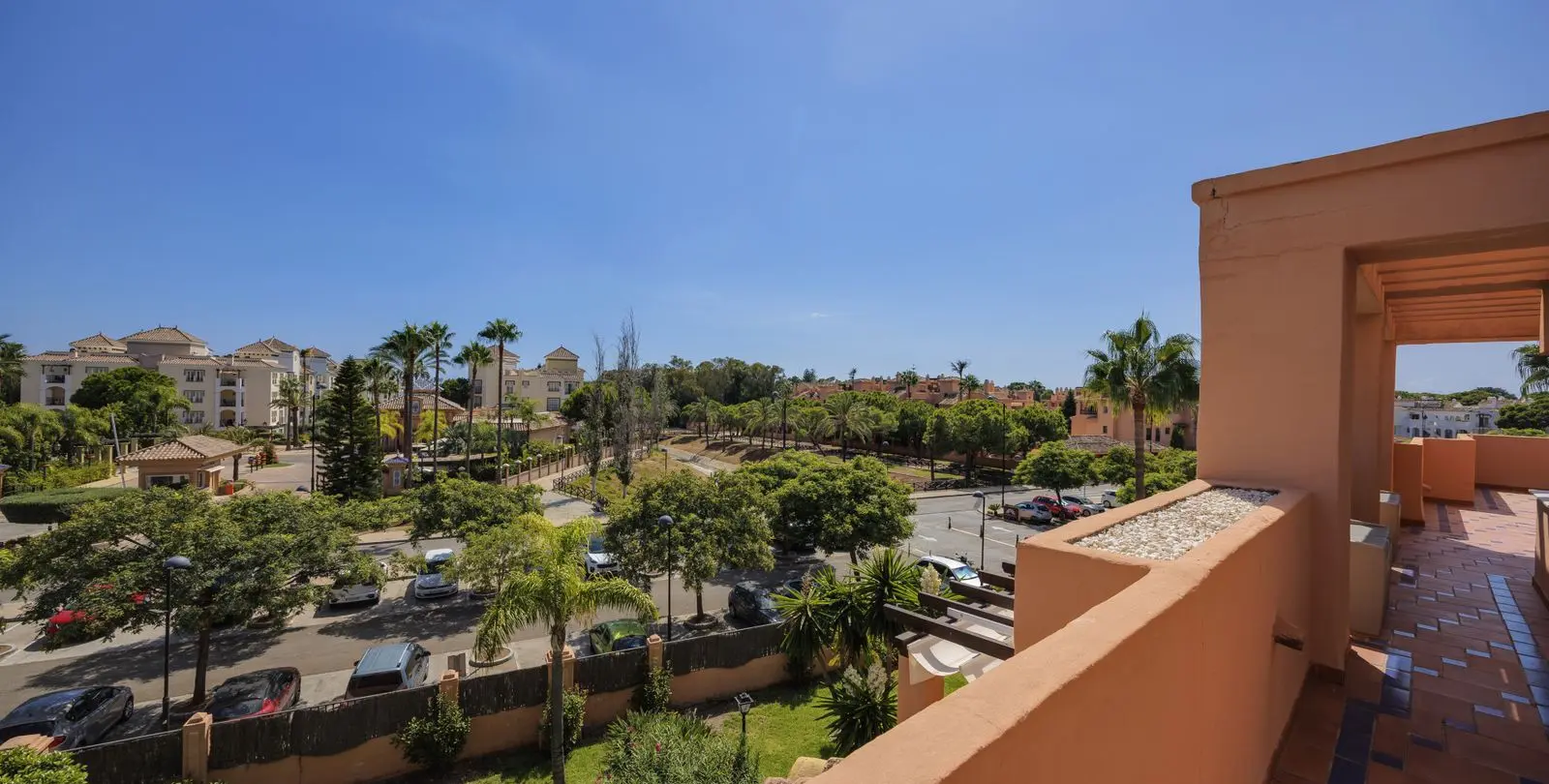 Продажа двухуровневого пентхауса в Estepona 33