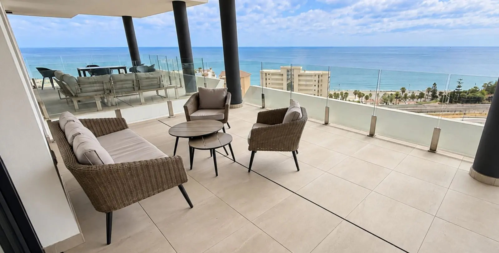 Venta de apartamento en planta media en Higueron 1