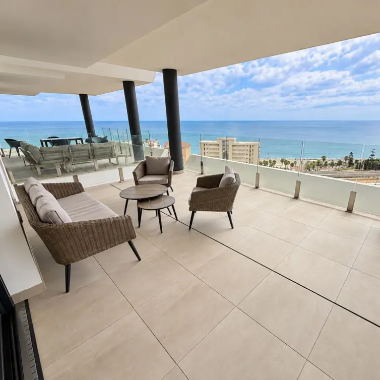 Venta de apartamento en planta media en Higueron