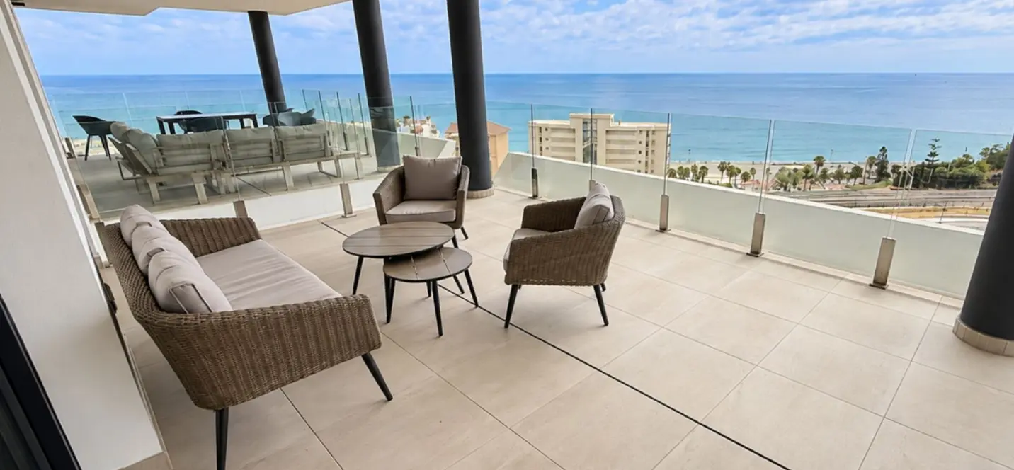 Venta de apartamento en planta media en Higueron 0