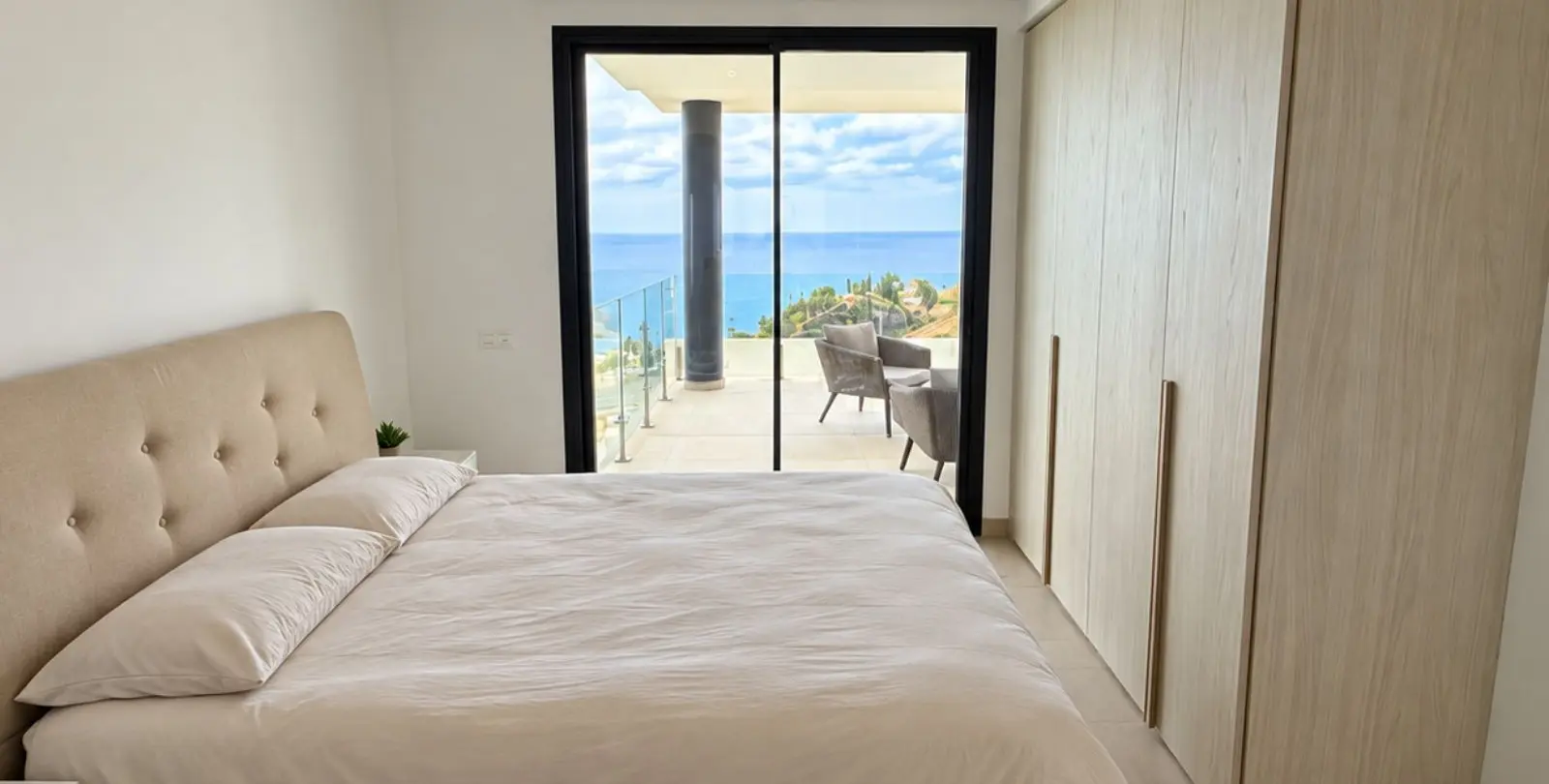 Venta de apartamento en planta media en Higueron 2