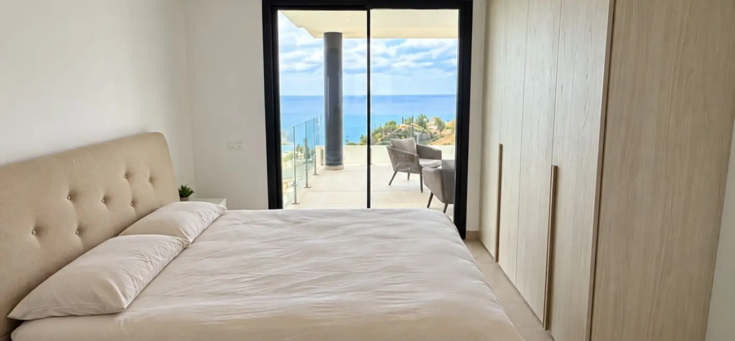 Venta de apartamento en planta media en Higueron 1