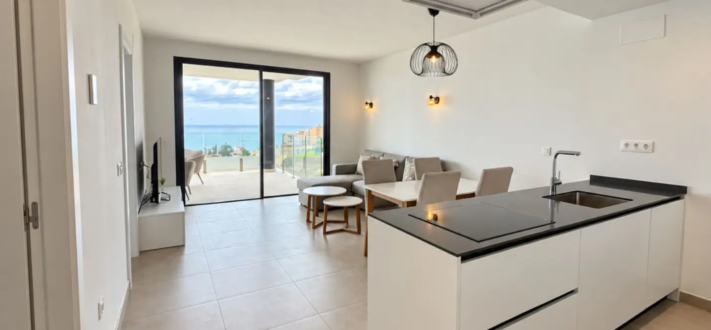 Venta de apartamento en planta media en Higueron 2
