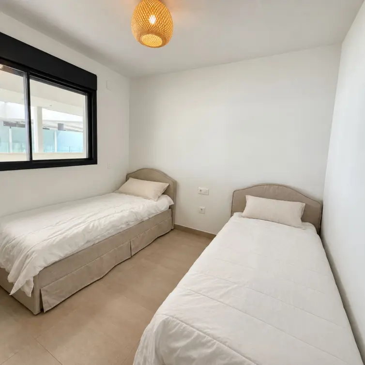 Venta de apartamento en planta media en Higueron