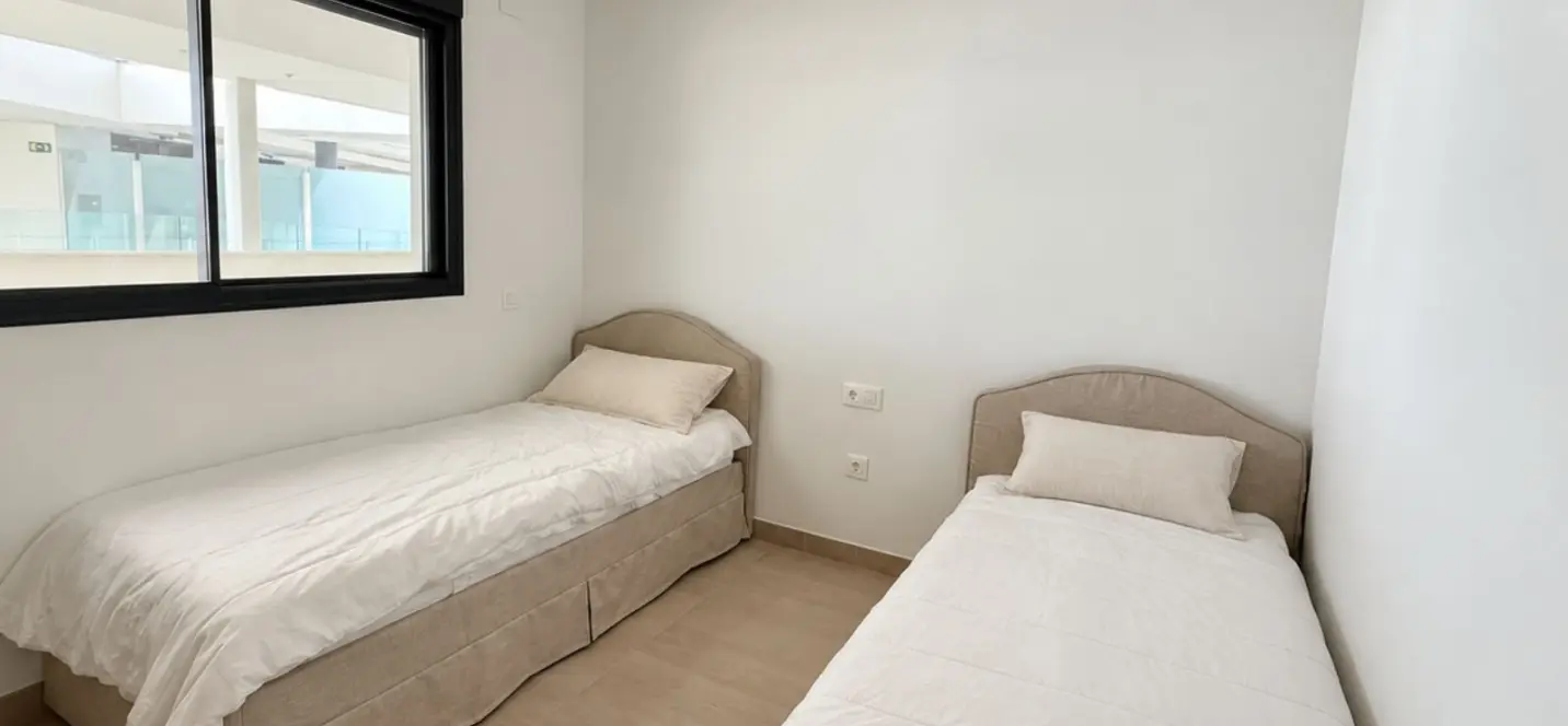 Venta de apartamento en planta media en Higueron 3