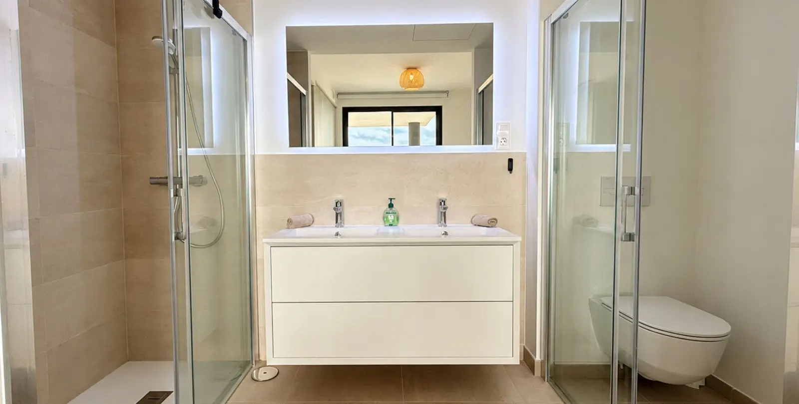 Venta de apartamento en planta media en Higueron 5