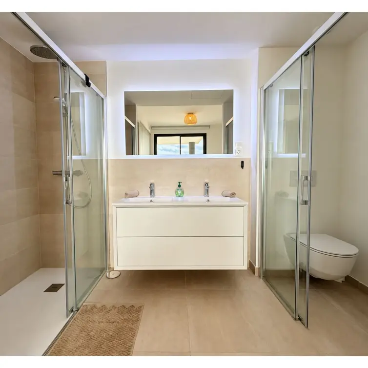 Venta de apartamento en planta media en Higueron