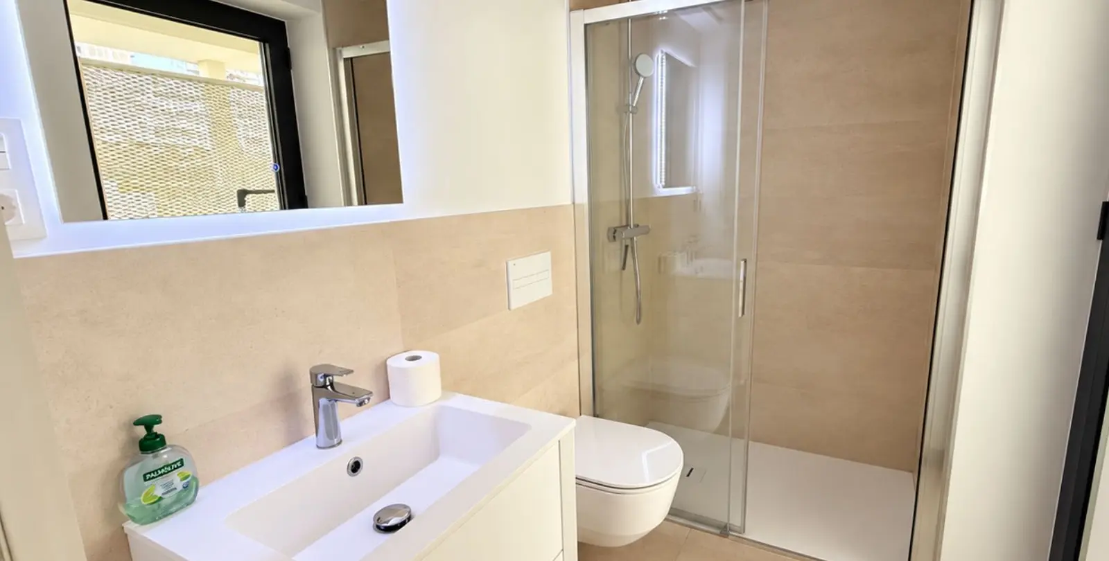 Venta de apartamento en planta media en Higueron 10
