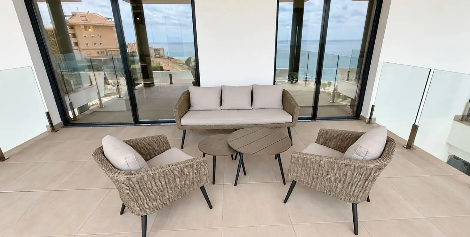 Venta de apartamento en planta media en Higueron 11