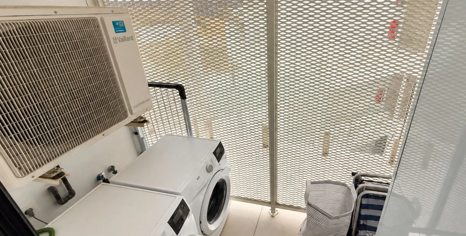 Venta de apartamento en planta media en Higueron 12