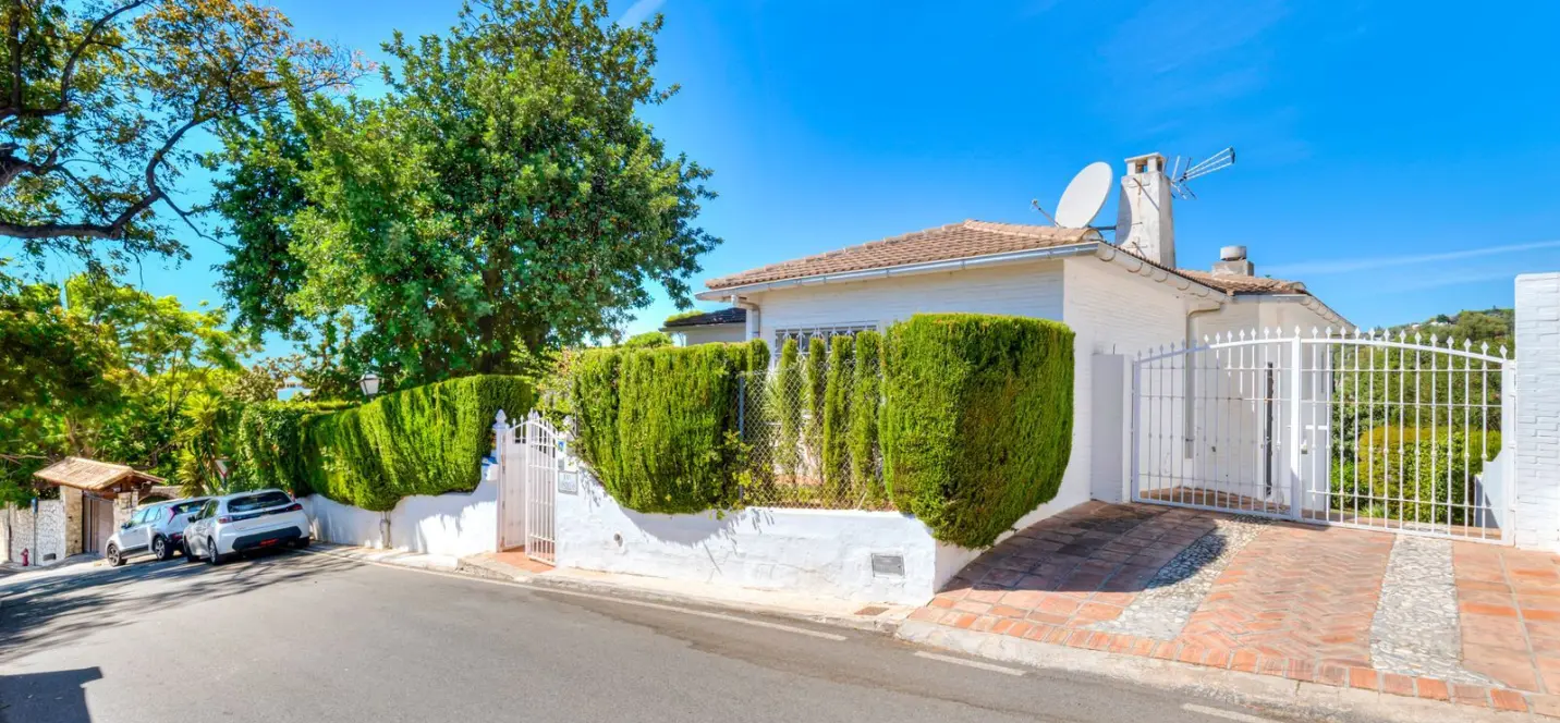 Продажа  отдельно стоящей виллы в Mijas 0