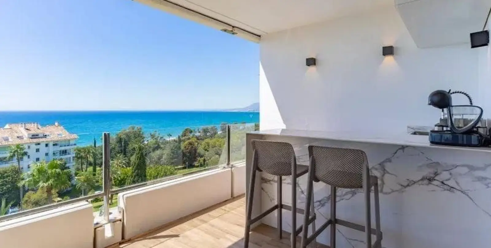 Sale of middle floor apartment in Marbella 3