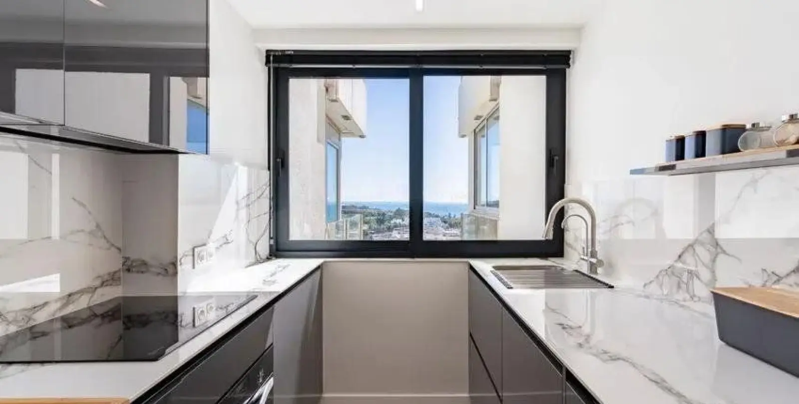 Sale of middle floor apartment in Marbella 15