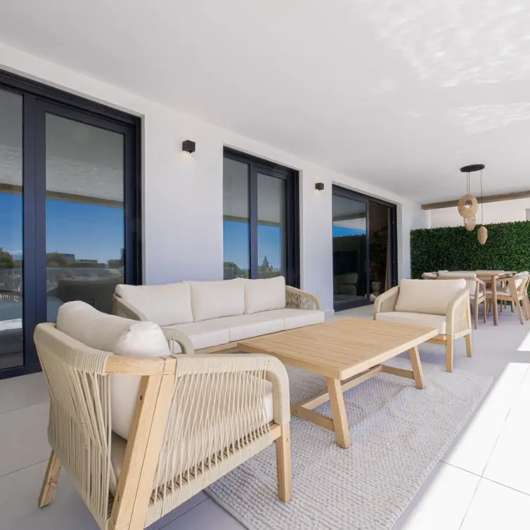 Alquiler a largo plazo de apartamento en planta baja en Altos de los Monteros