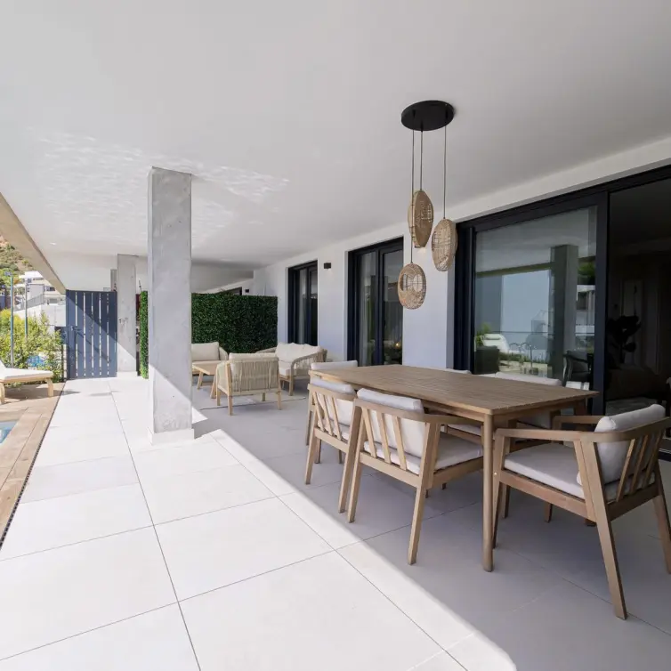 Alquiler a largo plazo de apartamento en planta baja en Altos de los Monteros