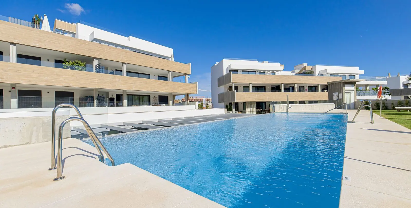 Alquiler a largo plazo de apartamento en planta baja en Altos de los Monteros 6