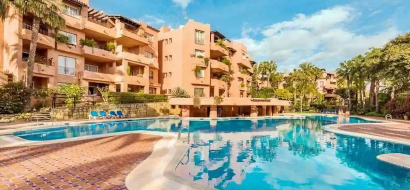 Venta de apartamento en planta media en The Golden Mile 0