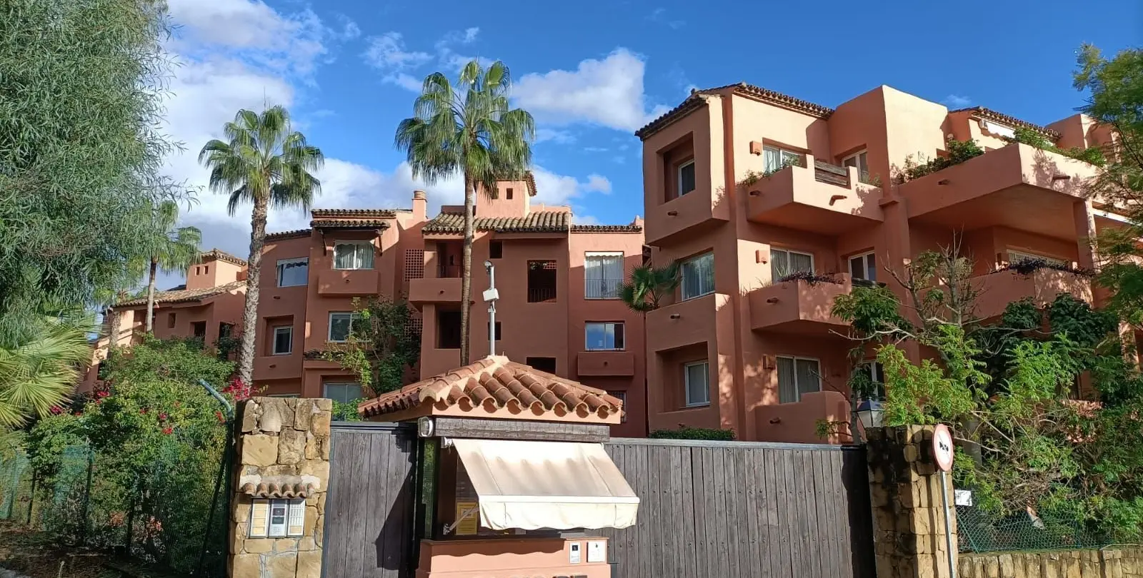 Venta de apartamento en planta media en The Golden Mile 2
