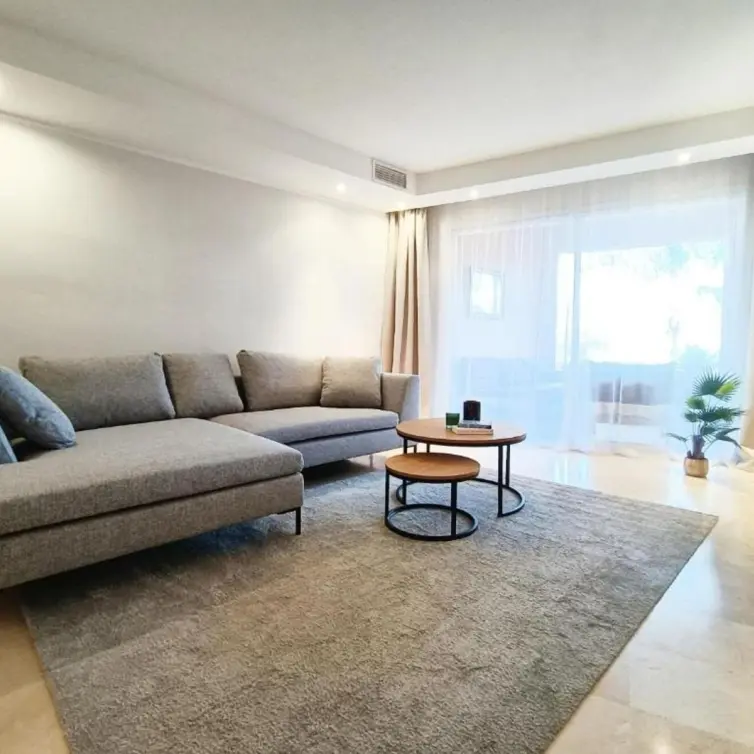 Venta de apartamento en planta media en The Golden Mile