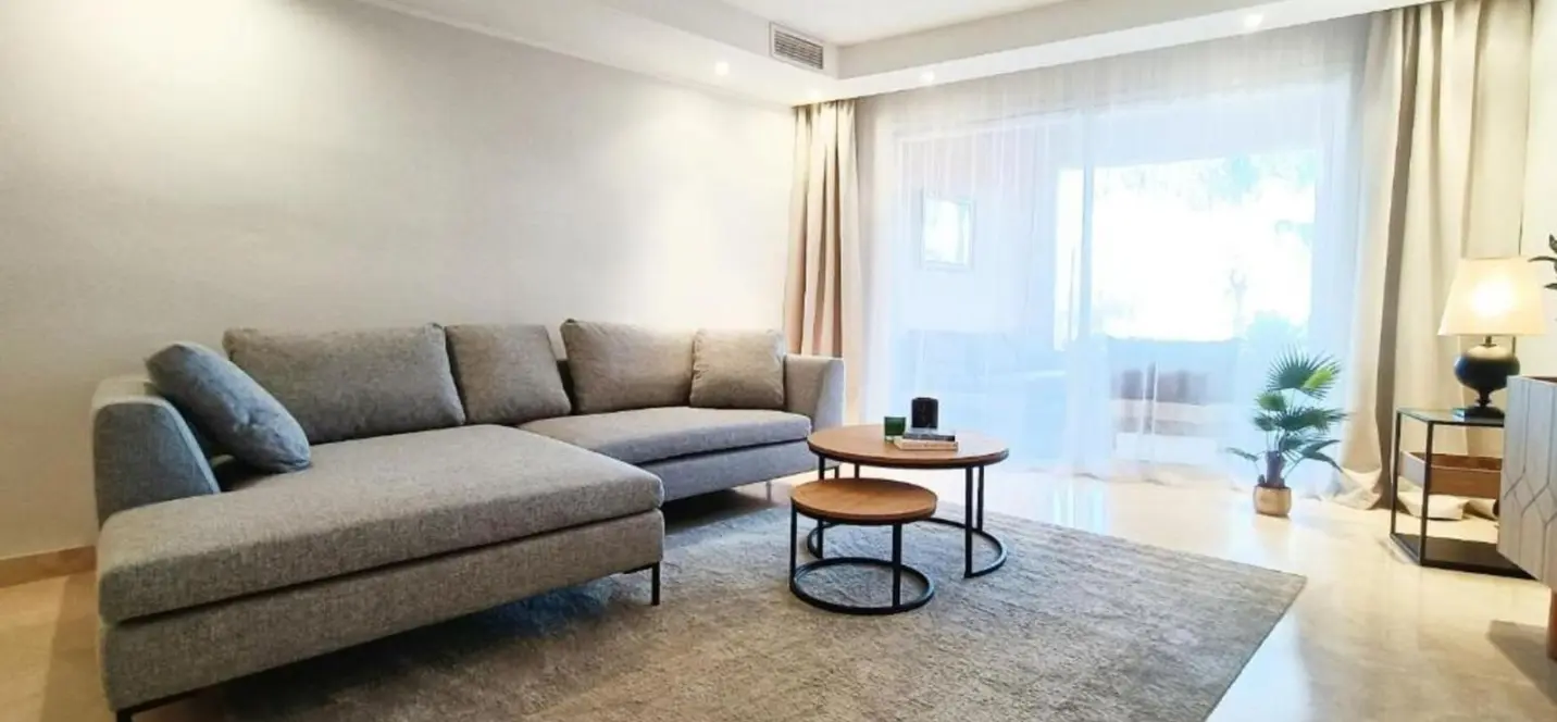 Venta de apartamento en planta media en The Golden Mile 4