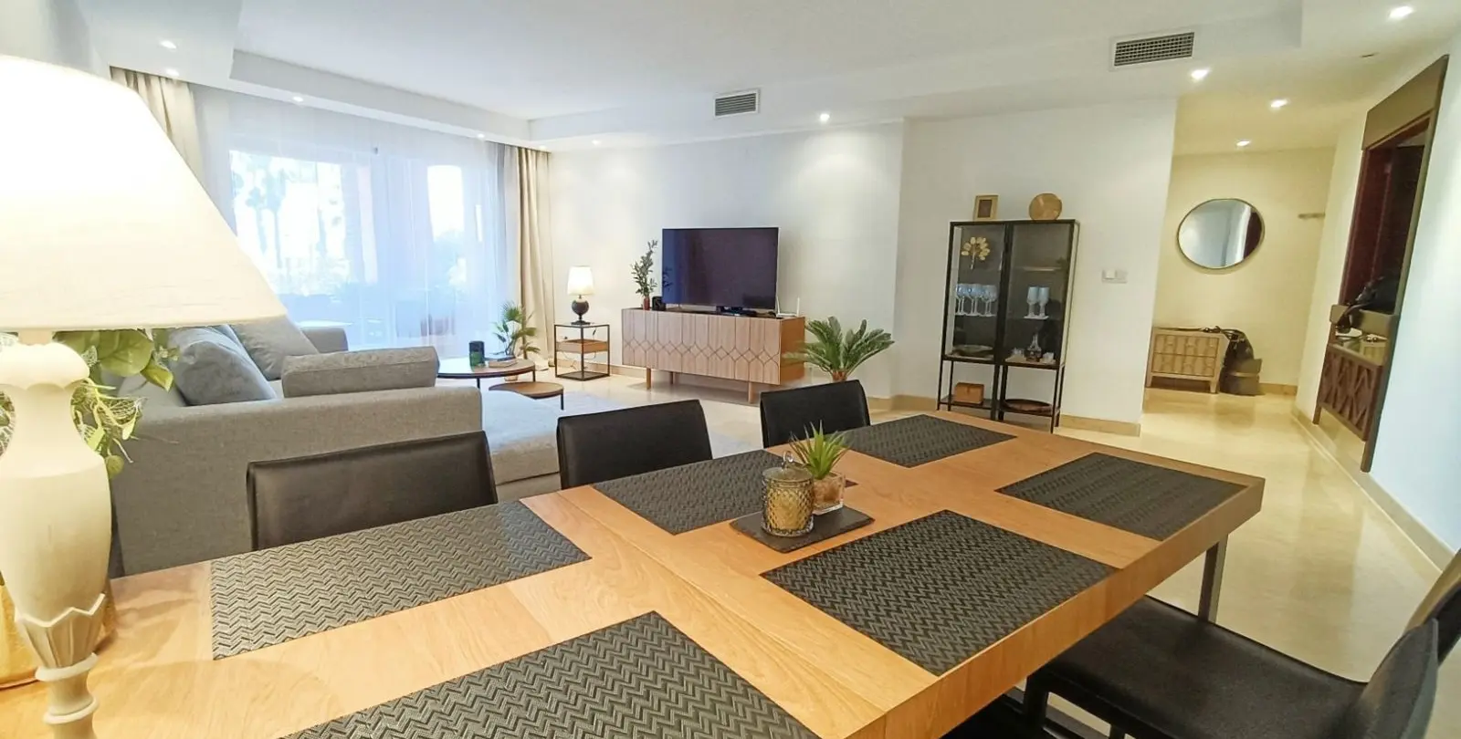 Venta de apartamento en planta media en The Golden Mile 9