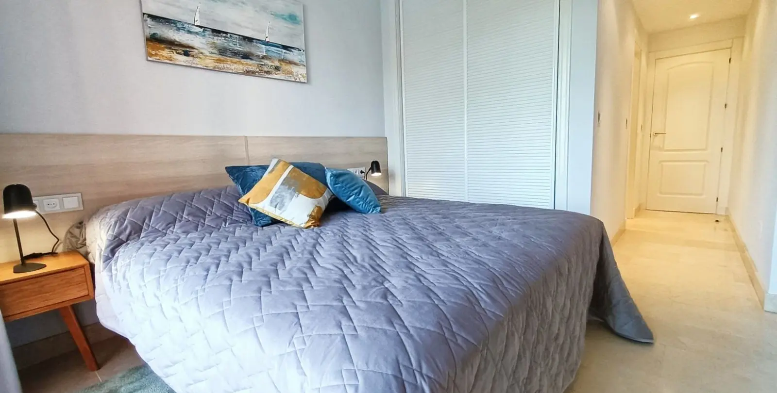 Venta de apartamento en planta media en The Golden Mile 13