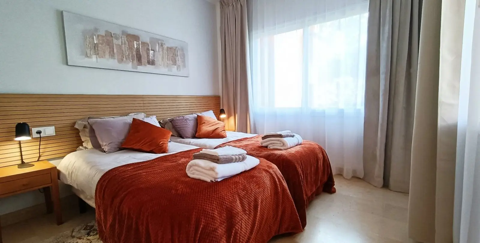 Venta de apartamento en planta media en The Golden Mile 21
