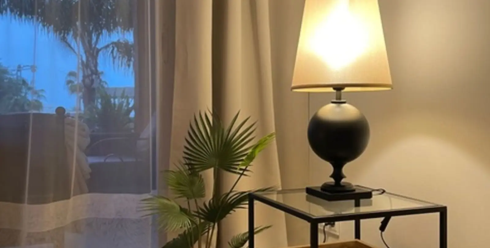 Venta de apartamento en planta media en The Golden Mile 24