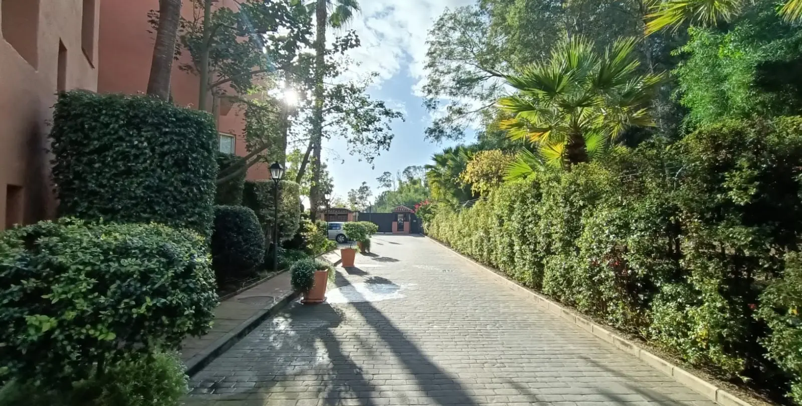 Venta de apartamento en planta media en The Golden Mile 27